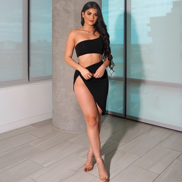 Black Asymmetrical Skirt Set - Picture 3 of 5